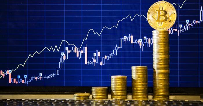 Comparing Bitcoin and Gold Investment 
